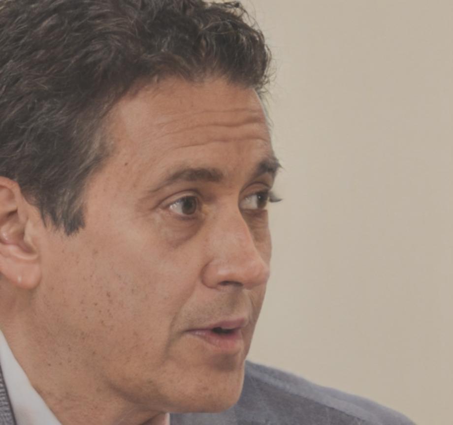 Instructor experto en finanzas personales